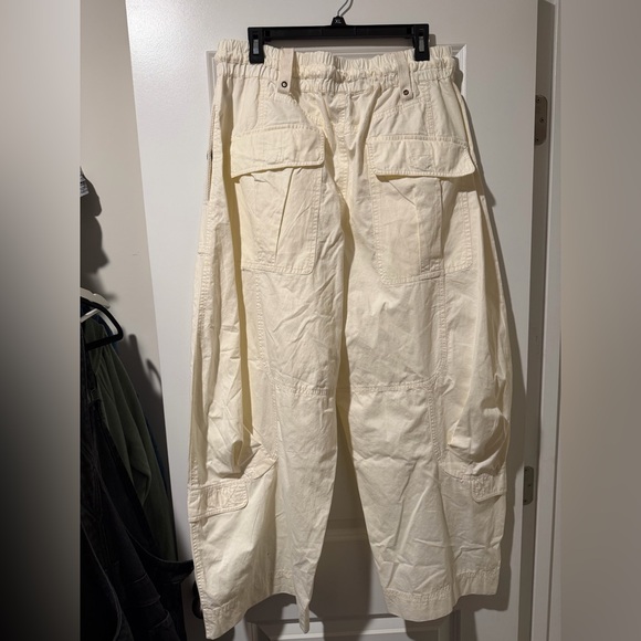 Free People Ladies Light Beige Cargo Barrel Pants 🔥 - Picture 4 of 4